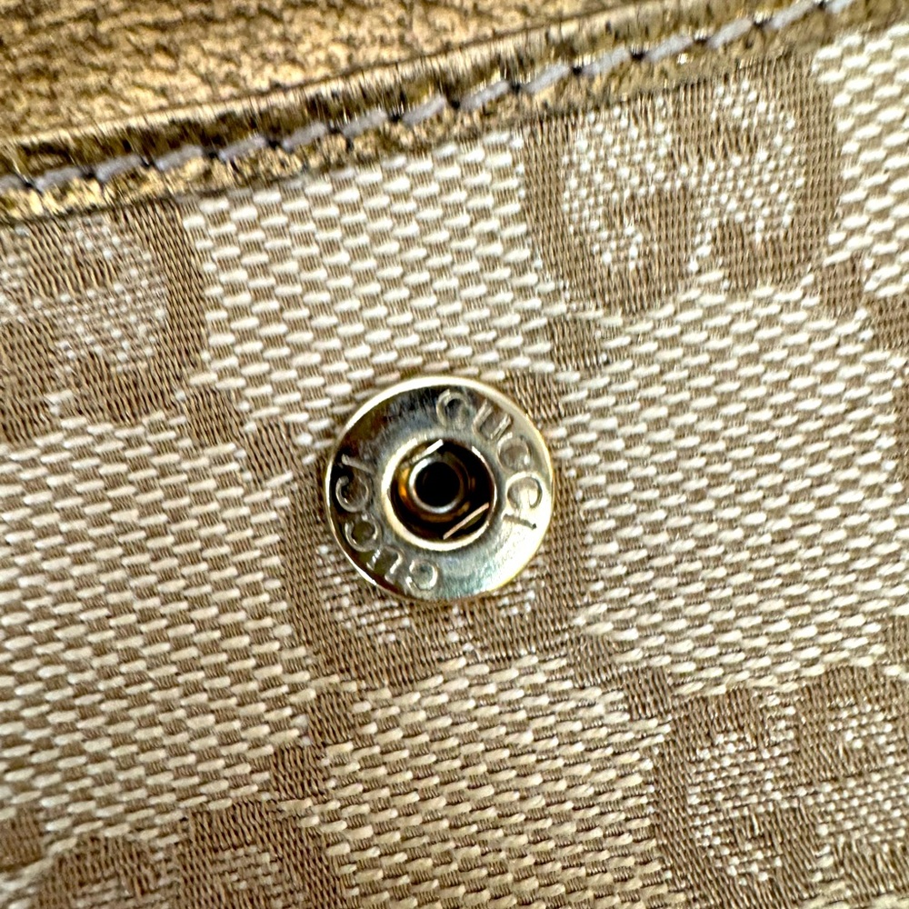 Authentic Gucci Golf Monogram Wallet with Bow Accent - Picture 6 of 12